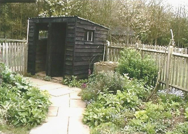 Parslows Hillock Loo outside